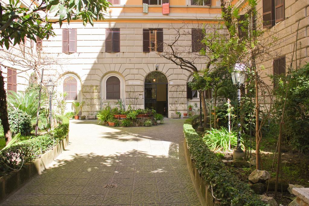 Appartamento Larisarooms Rom Exteriör bild